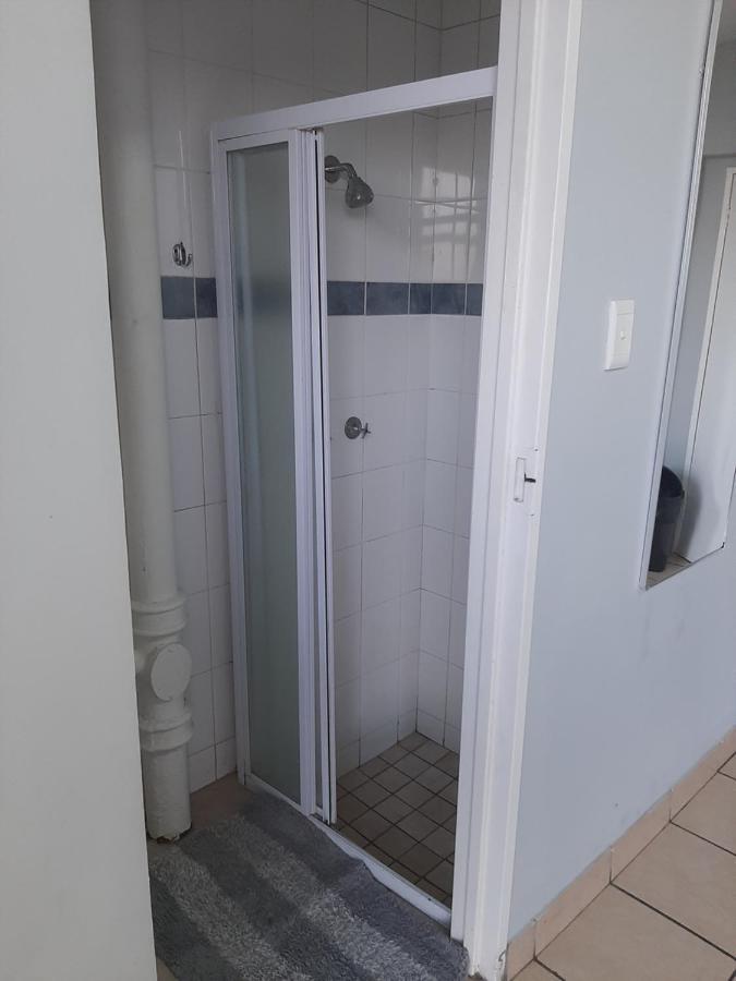 Unit 95 Oceanic - Self Catering, North Beach ダーバン エクステリア 写真